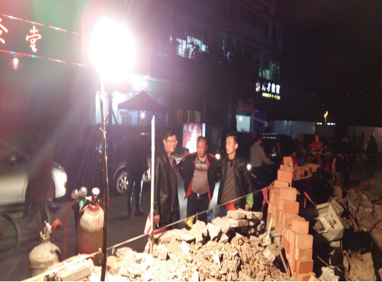 徹夜奮戰(zhàn) 遷改管線(xiàn) 支持城市建設(shè)