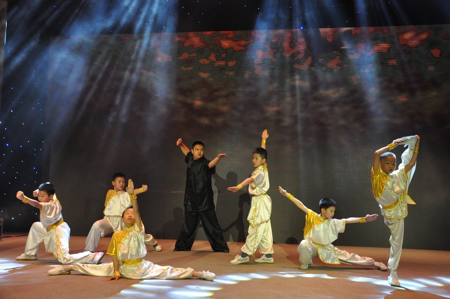 傳承五四之光 奏響青春樂(lè)章