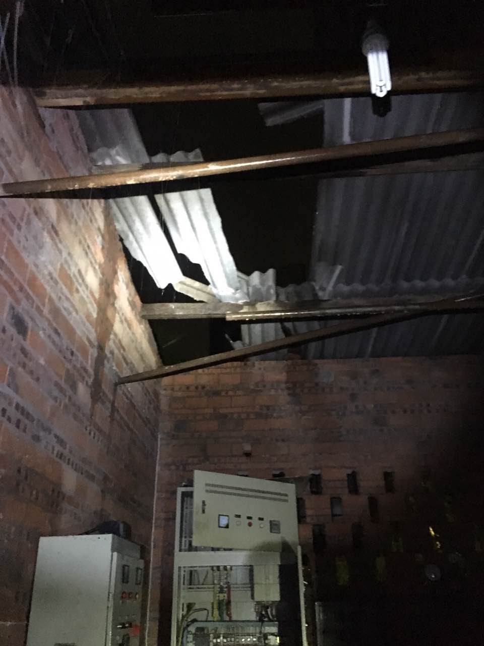 不畏狂風(fēng)暴雨  發(fā)揚優(yōu)秀團(tuán)隊精神