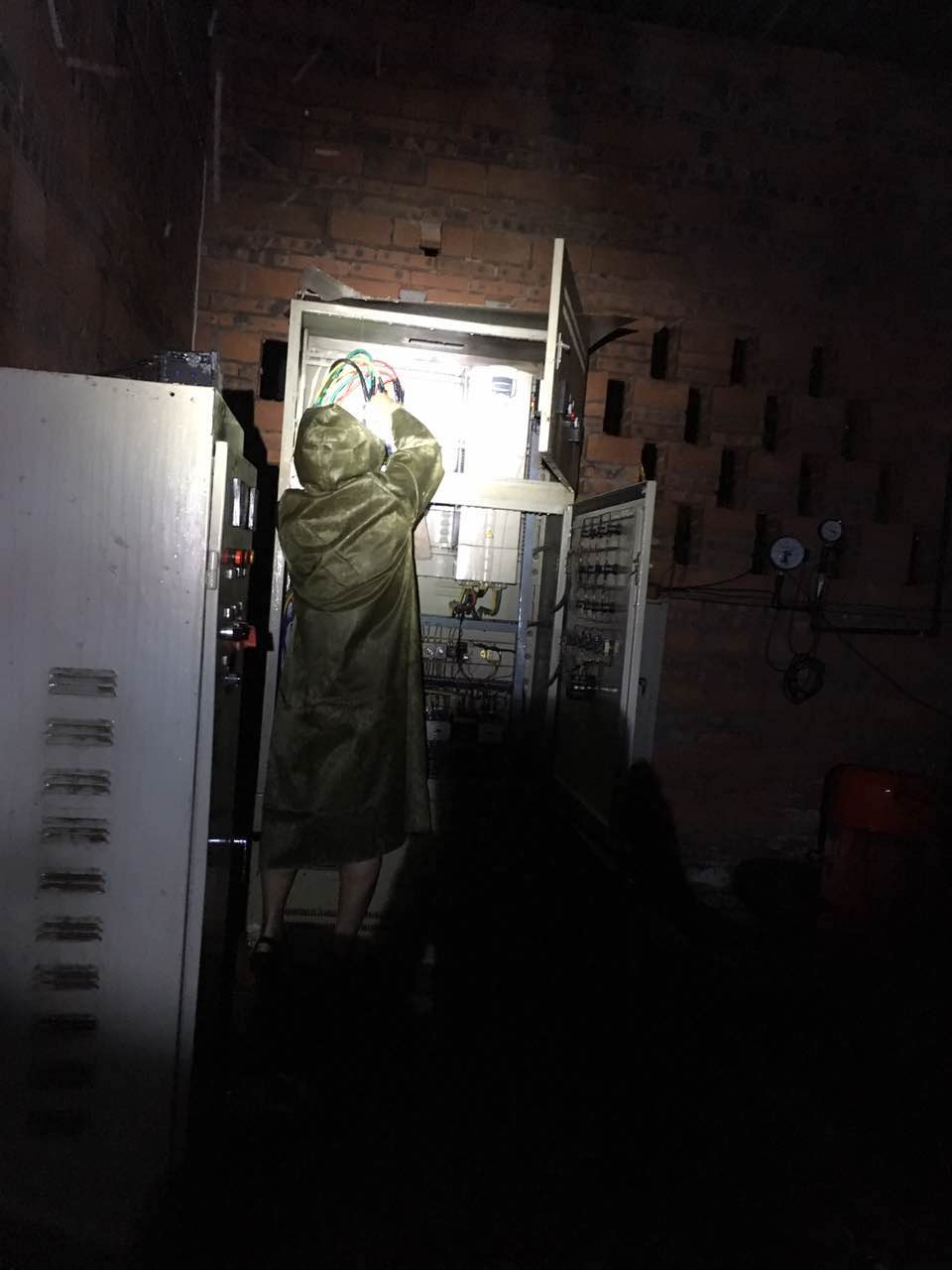 不畏狂風(fēng)暴雨  發(fā)揚優(yōu)秀團(tuán)隊精神