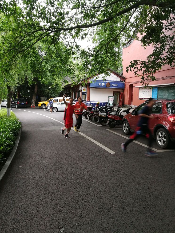 集團(tuán)公司舉辦“快樂工作、健康生活”職工登山比賽