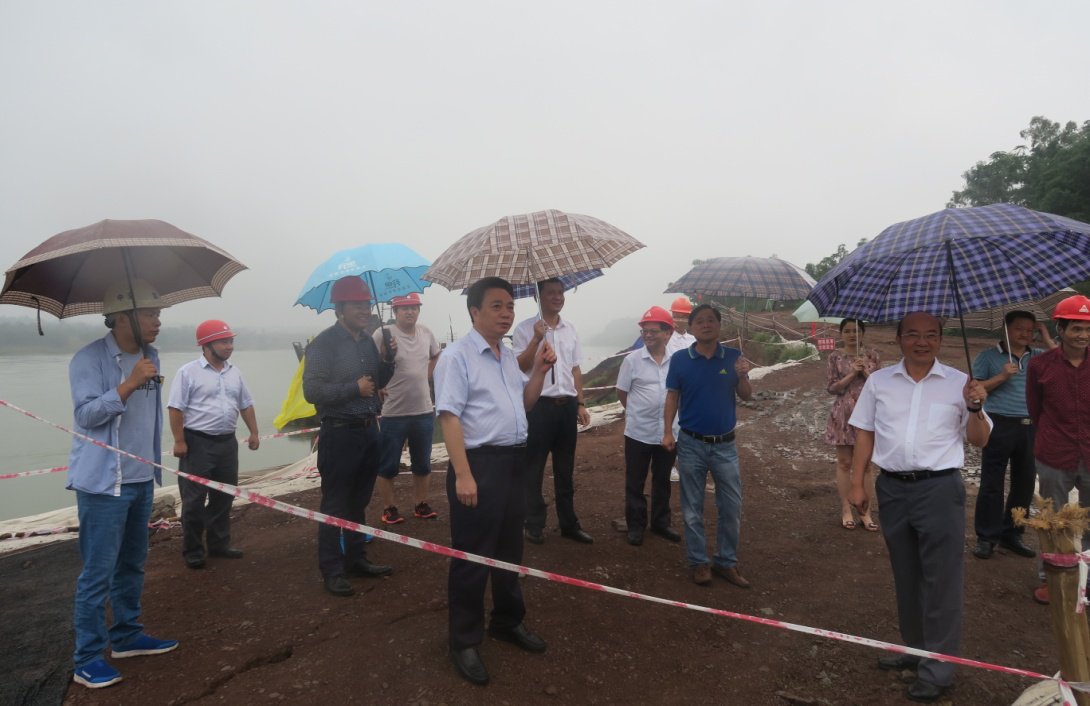 市水務(wù)局黨委書(shū)記、局長(zhǎng)董大華一行調(diào)研五水廠工程