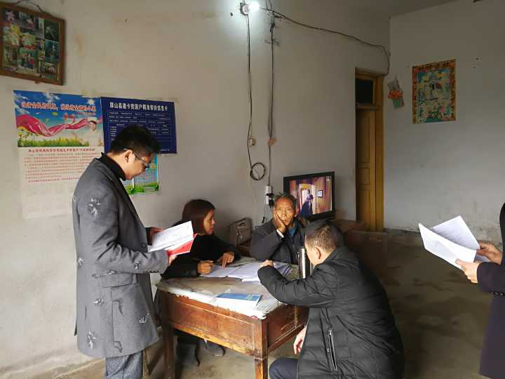 用心、用情、用勁，堅(jiān)決打贏脫貧攻堅(jiān)戰(zhàn)