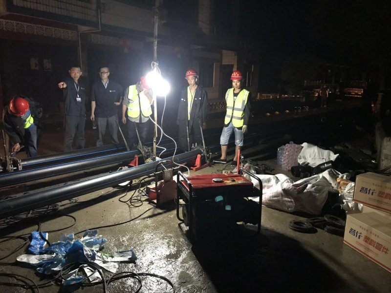 危急時(shí)刻不忘使命，確保抗震救災(zāi)物資按時(shí)送達(dá)