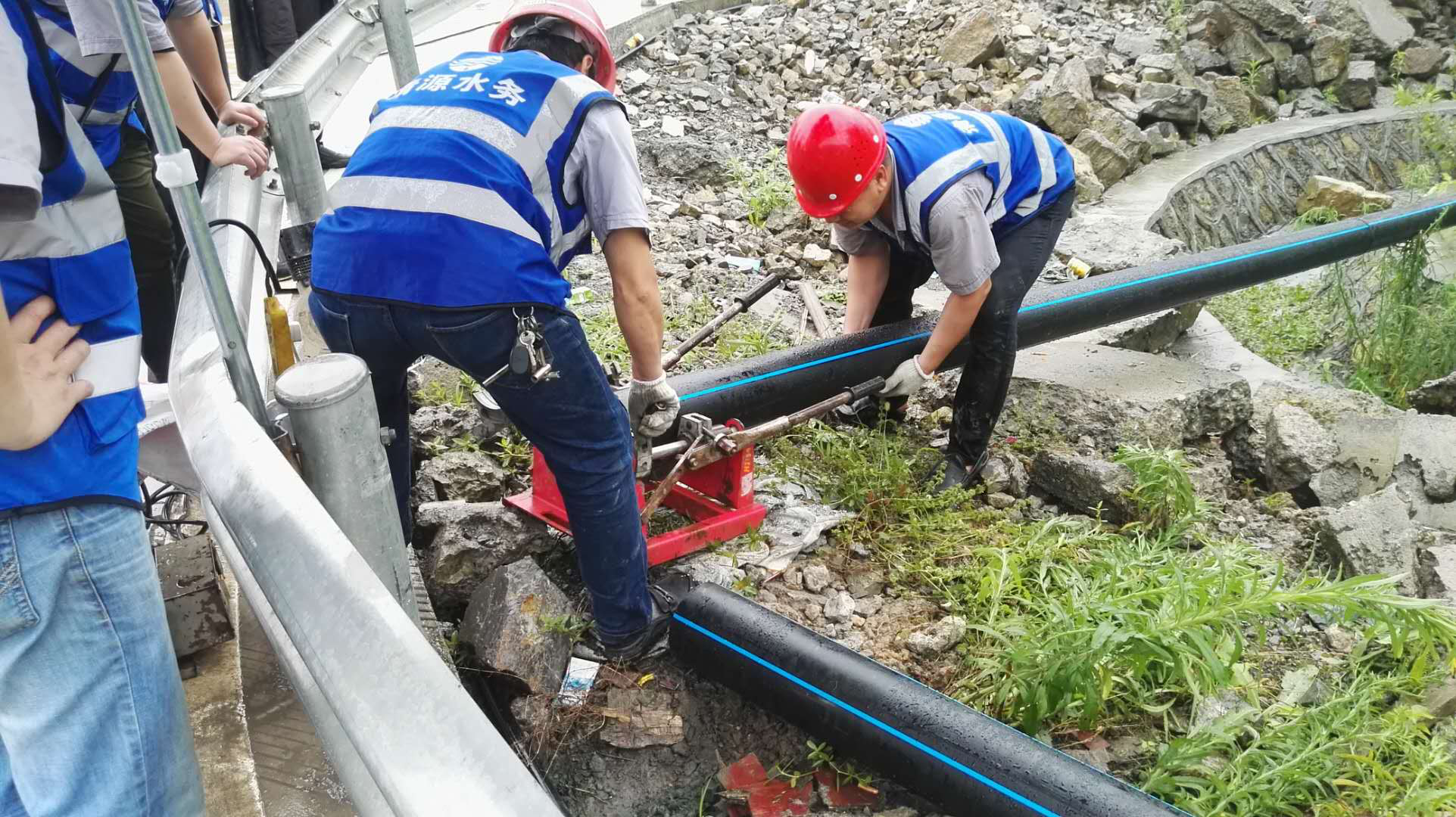 危急時刻不忘使命，確保抗震救災(zāi)物資按時送達(dá)