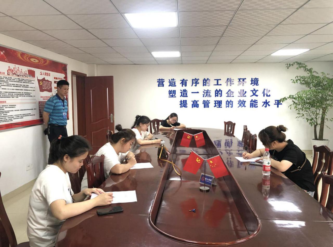 你我手牽手，爭做文明星