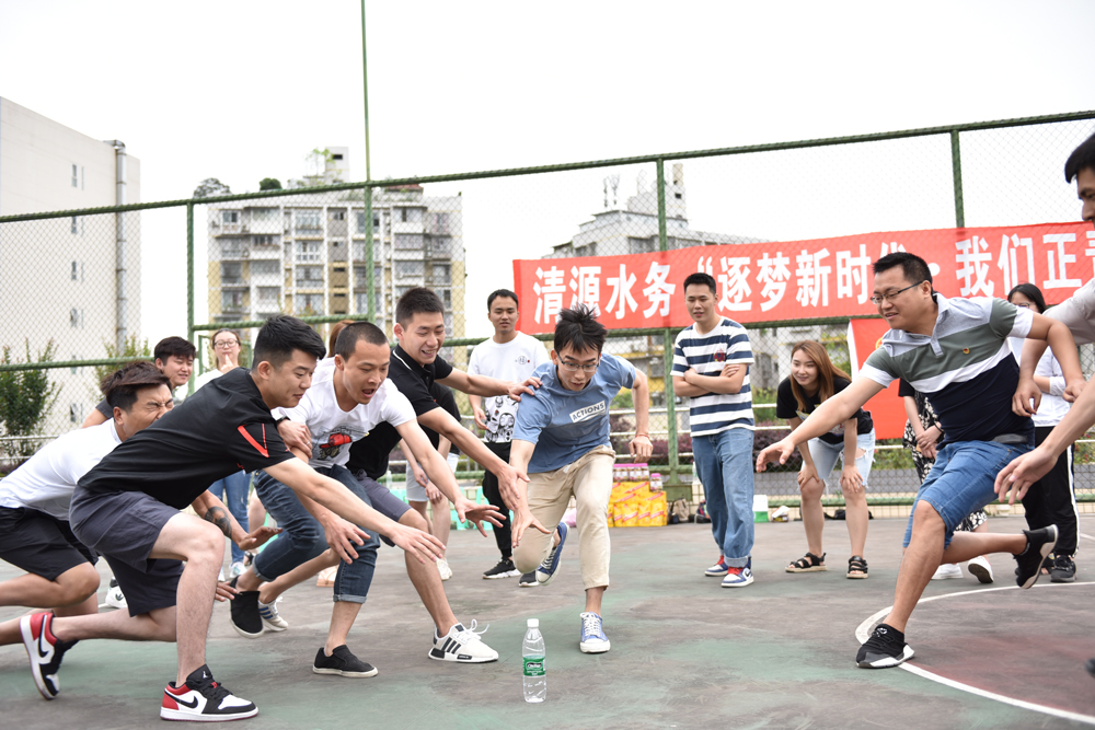 團(tuán)總支組織開展“逐夢新時(shí)代.我們正青春”主題團(tuán)日活動