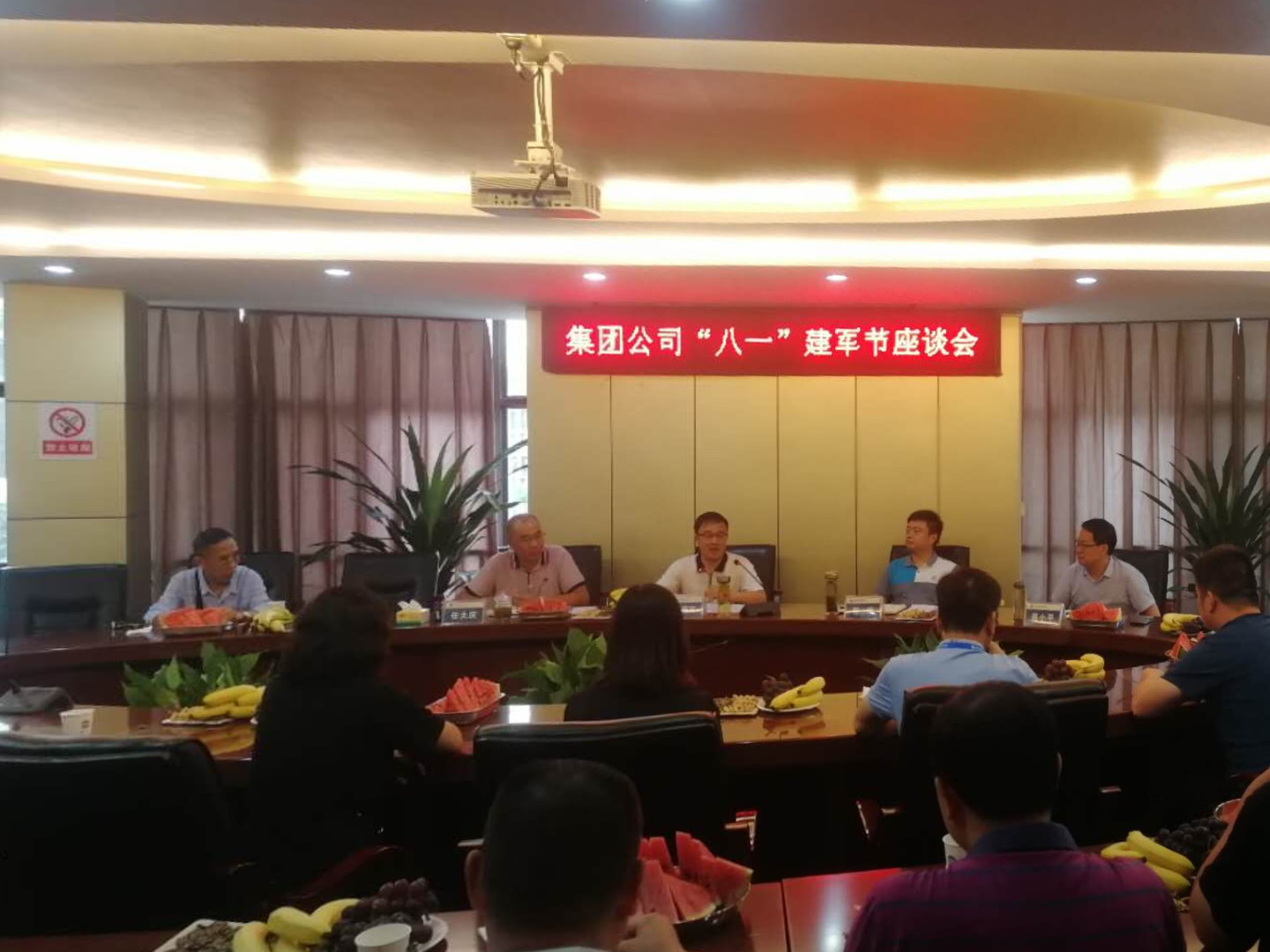 “退伍不褪色，退役不退志”