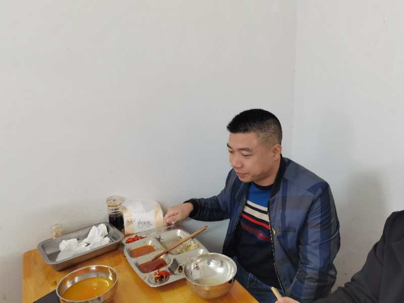 強(qiáng)監(jiān)督，重引導(dǎo)，杜絕“舌尖上的浪費(fèi)”