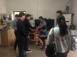 走訪(fǎng)慰問(wèn)困難戶(hù)，真情關(guān)愛(ài)暖人心