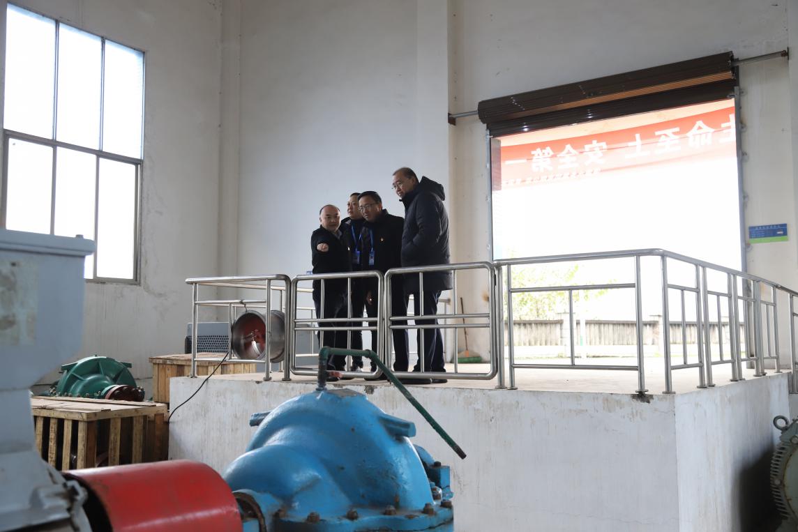 集團(tuán)公司黨委書(shū)記、董事長(zhǎng)周燕賓率隊(duì)督查水廠(chǎng)安全生產(chǎn)工作