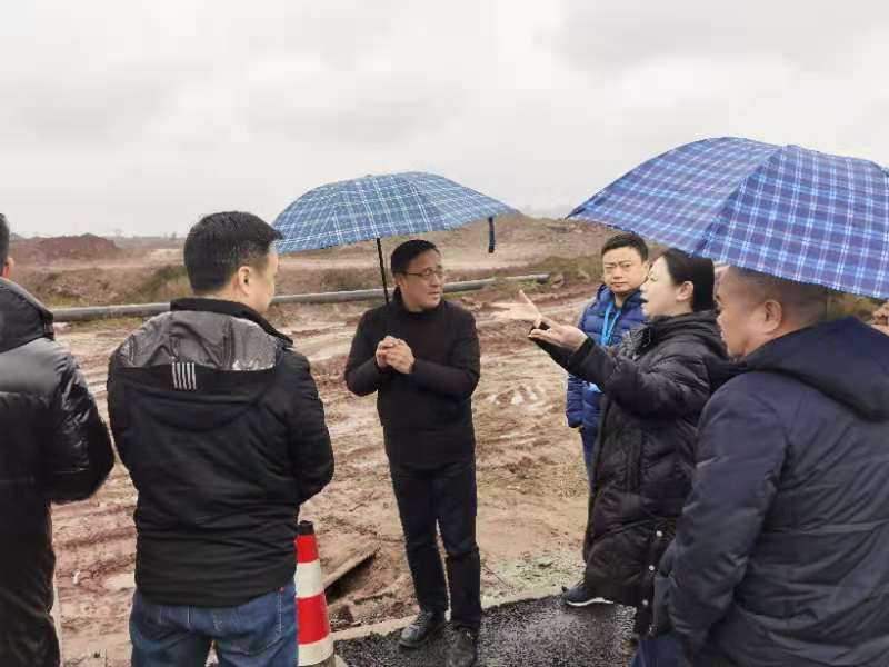 集團(tuán)公司黨委書記、董事長(zhǎng)周燕賓率隊(duì)調(diào)研臨港供水保障工作