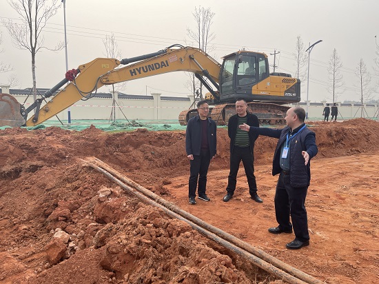 集團(tuán)公司黨委書記、董事長(zhǎng)周燕賓率隊(duì)調(diào)研督查五糧液機(jī)場(chǎng)供水保障工程建設(shè)