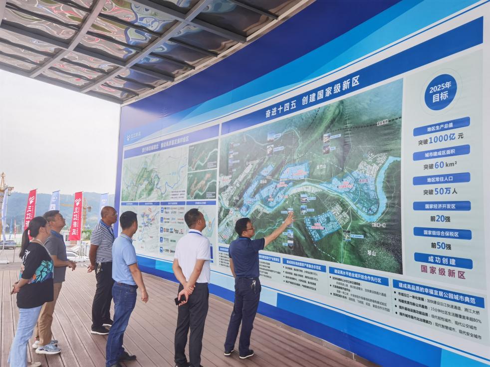 清源水務集團黨委書記、董事長周燕賓率隊到臨港公司開展安全生產(chǎn)檢查工作