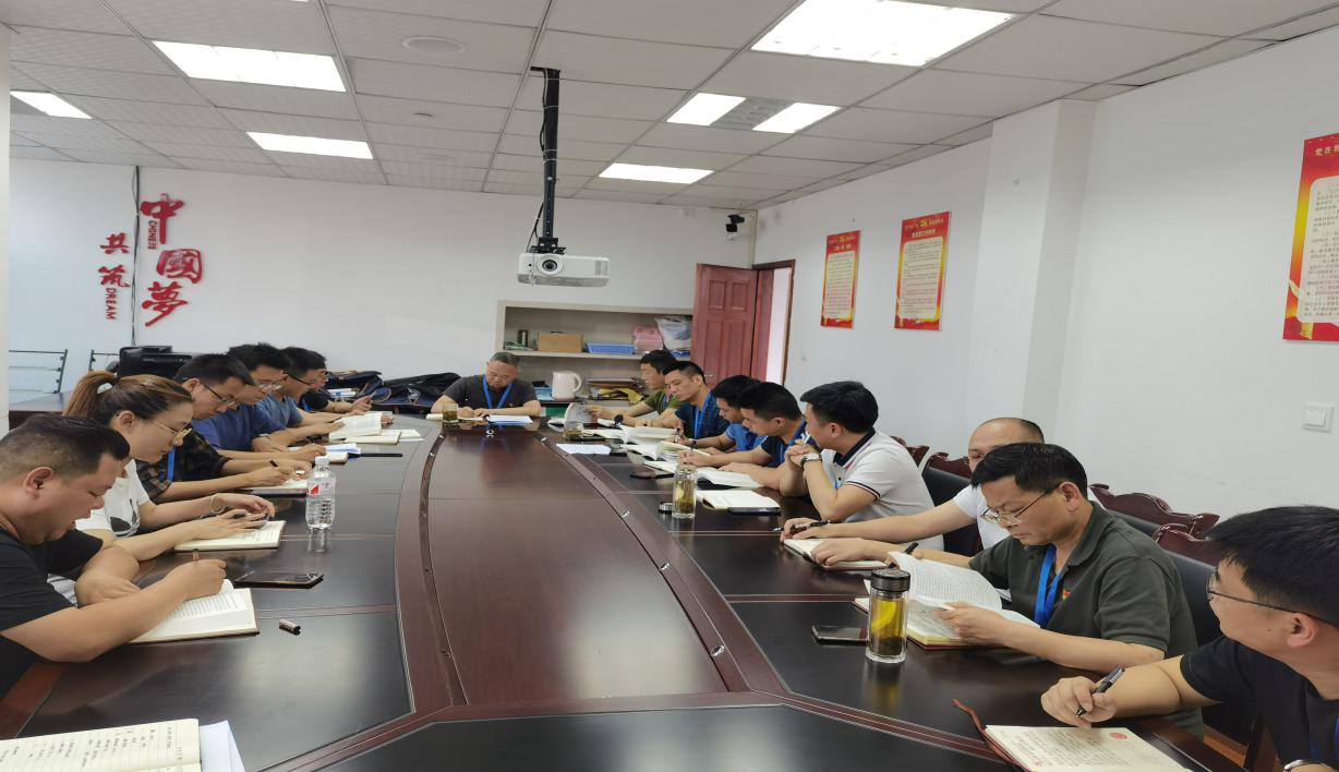 集團(tuán)公司黨委委員、副總經(jīng)理劉林為二支部上專(zhuān)題黨課