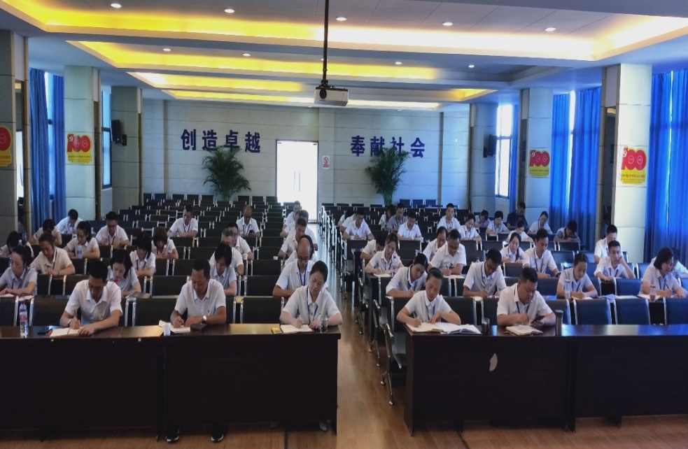 黨委委員、副總經理劉林深入基層開展黨規(guī)黨紀宣講暨廉潔黨課輔導