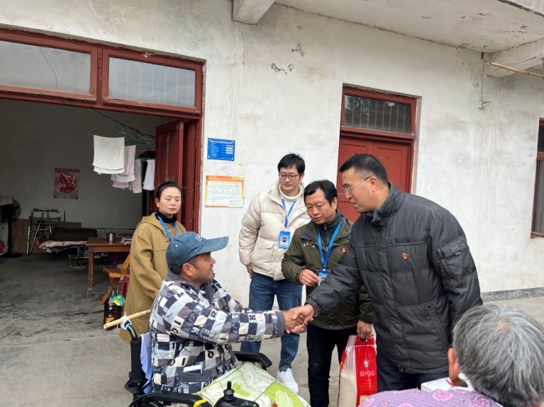 走訪慰問(wèn)特困戶(hù) 真情關(guān)愛(ài)暖人心