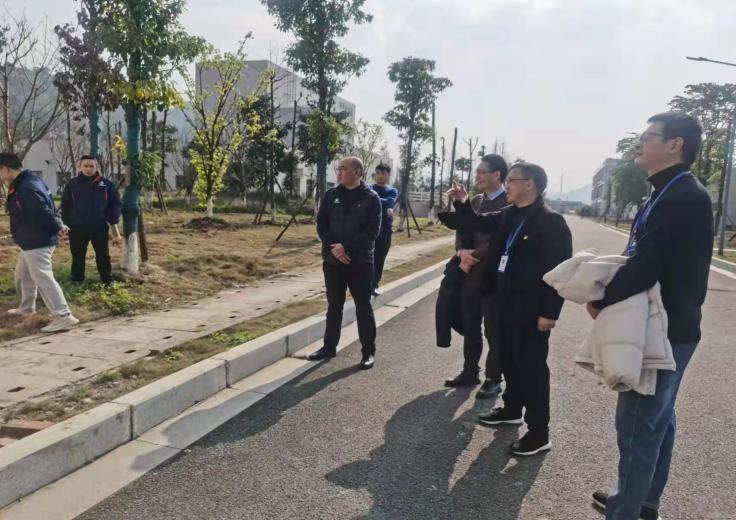 調(diào)研生產(chǎn)進(jìn)基層，訪廉問(wèn)廉匯民聲