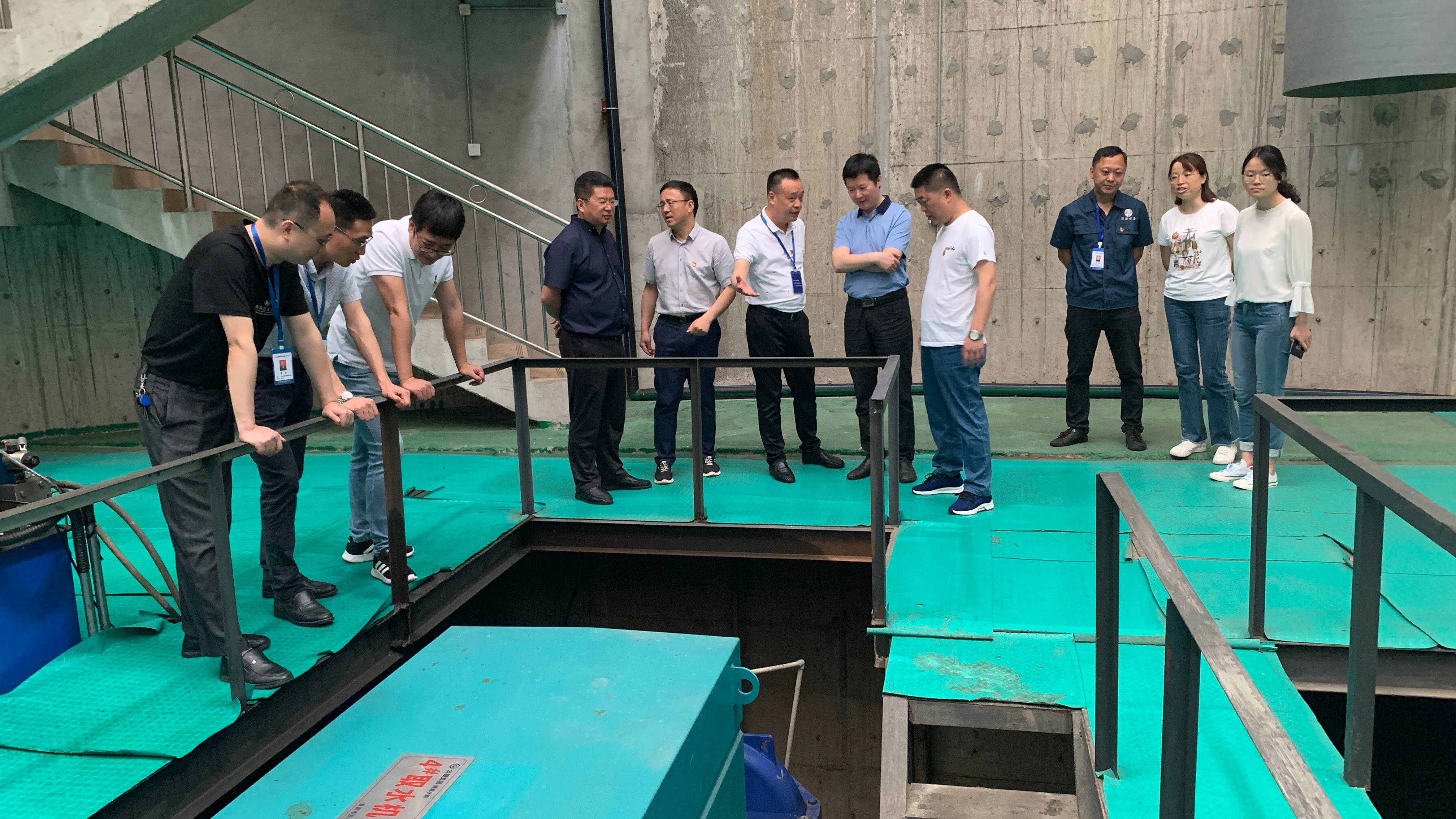 市公服集團黨委委員、監(jiān)事會主席周威帶隊調研清源水務公司