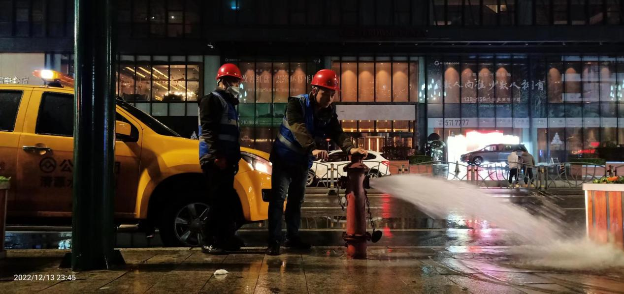 寒冬“夜行人” 護航“生命線”