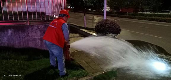 深夜集中管網(wǎng)沖洗，保障安全優(yōu)質(zhì)供水