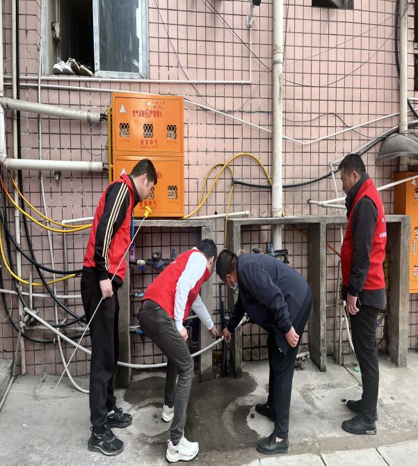 共產(chǎn)黨員服務大隊支部聯(lián)合共產(chǎn)黨員服務大隊中心城區(qū)分隊開展“五進”活動暨學雷鋒志愿服務活動