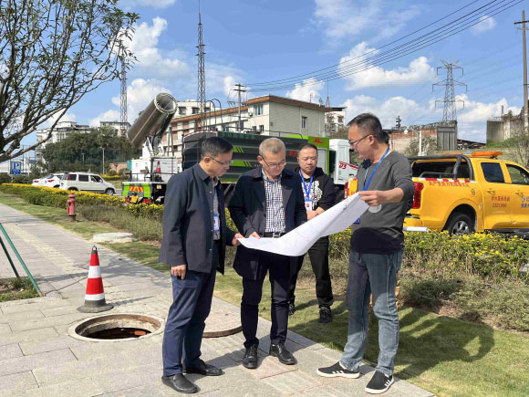 市公服集團公司黨委副書記、總經(jīng)理譚琦調(diào)研清源水務公司供水管網(wǎng)漏損治理情況